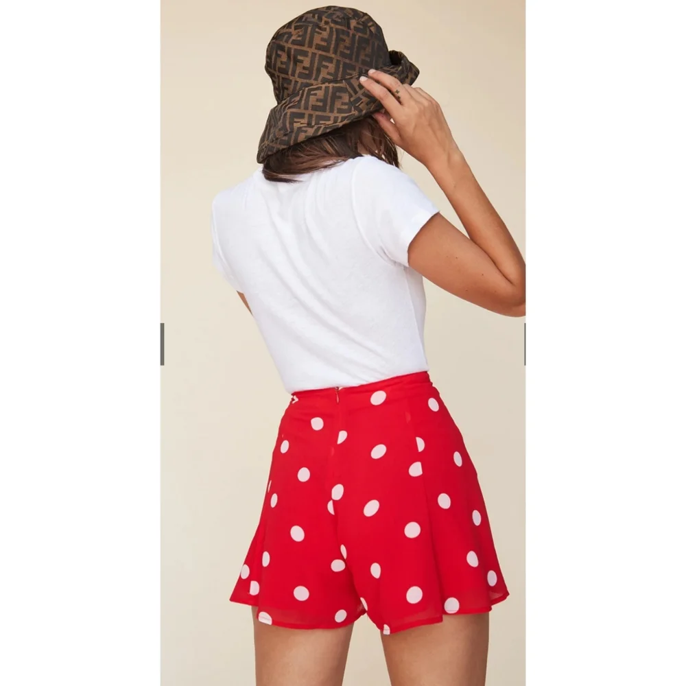 LPA Flirty Short - Picture 2 of 11